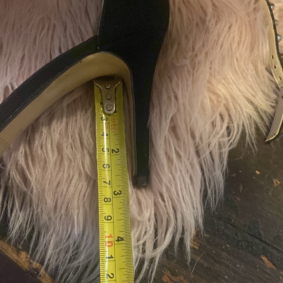 Marc Fisher size 9 ‘studded’ heels - Picture 6 of 7